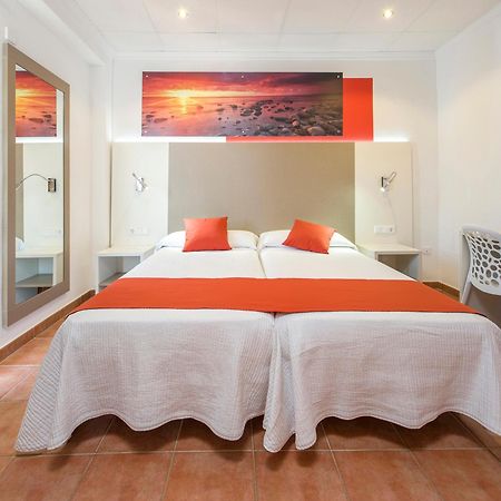 Hostal Adelino Sant Antoni de Portmany Exterior foto