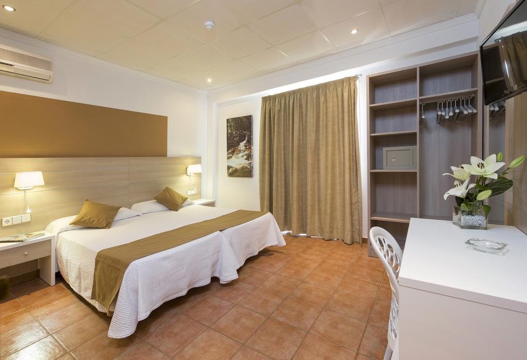 Hostal Adelino Sant Antoni de Portmany Exterior foto