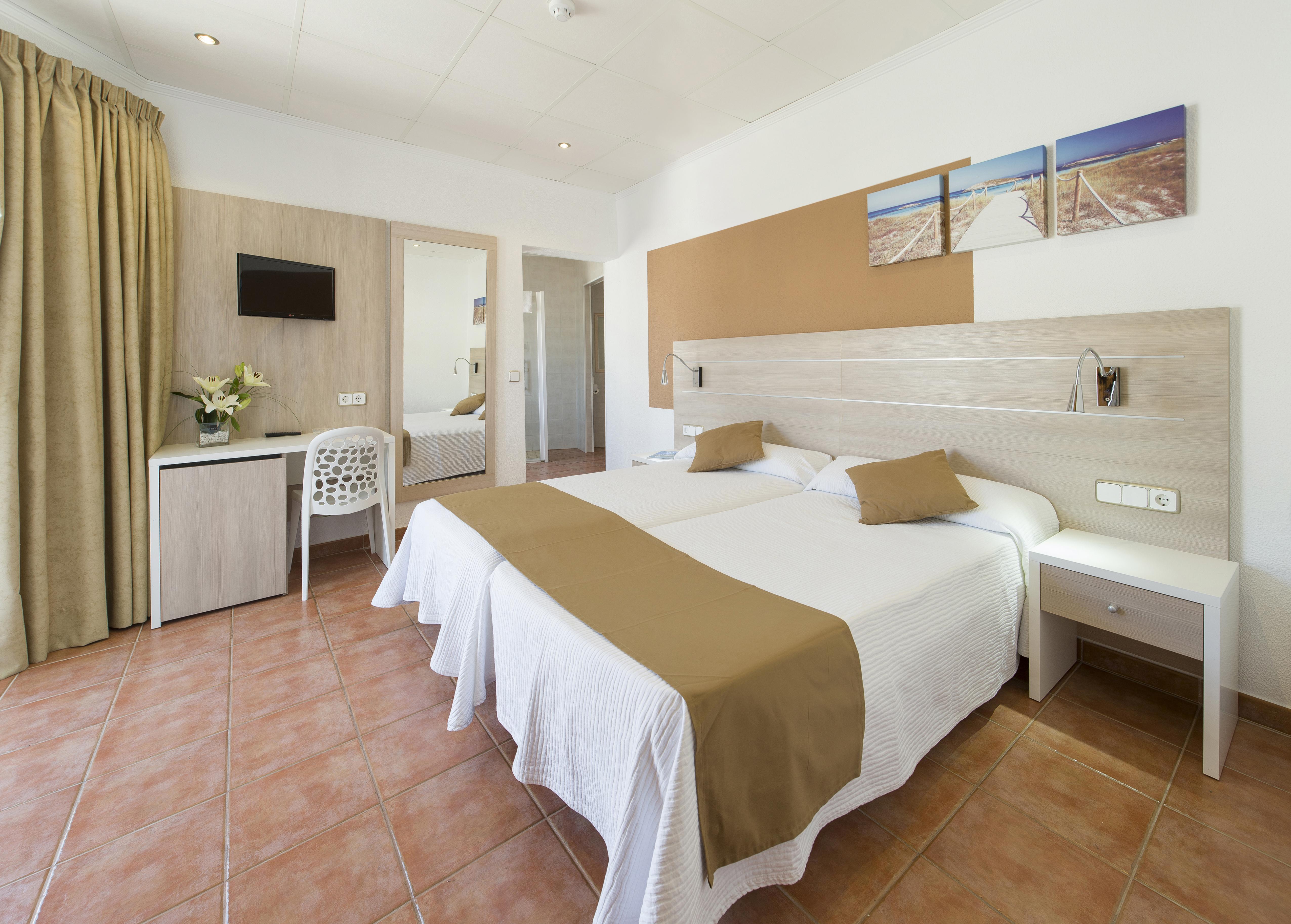 Hostal Adelino Sant Antoni de Portmany Exterior foto