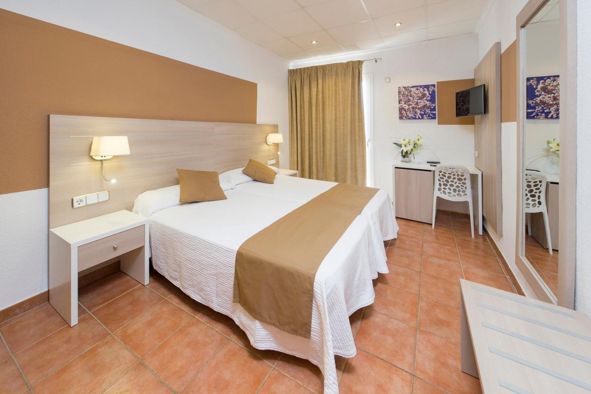 Hostal Adelino Sant Antoni de Portmany Exterior foto