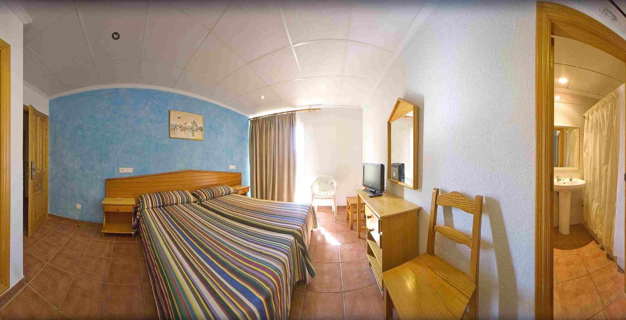 Hostal Adelino Sant Antoni de Portmany Exterior foto